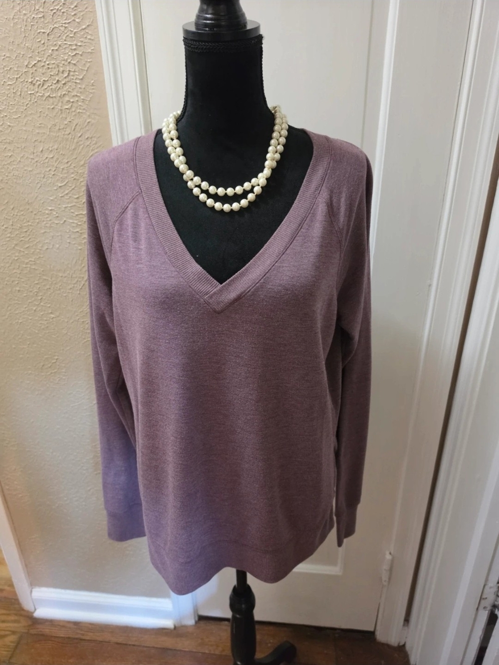V-Neck Pullover Sweater in Mauve